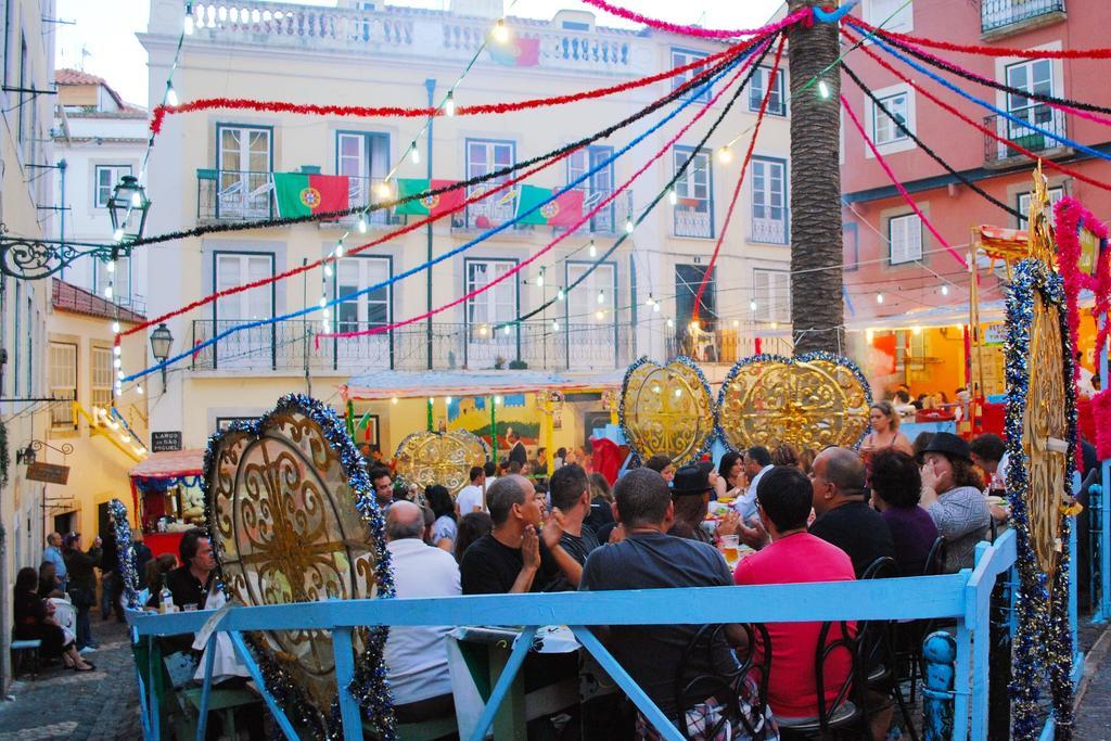 Lov'alfama, At In Lisbona